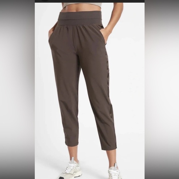 Athleta Nolita Size 2P Tapered
Crop Pants black Lightweight Comfort zip pockets - Picture 1 of 14